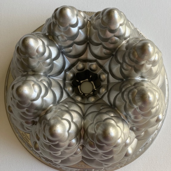 Nordicware Christmas Tree Bundt Cake form Heavy duty Pan - Picture 5 of 5